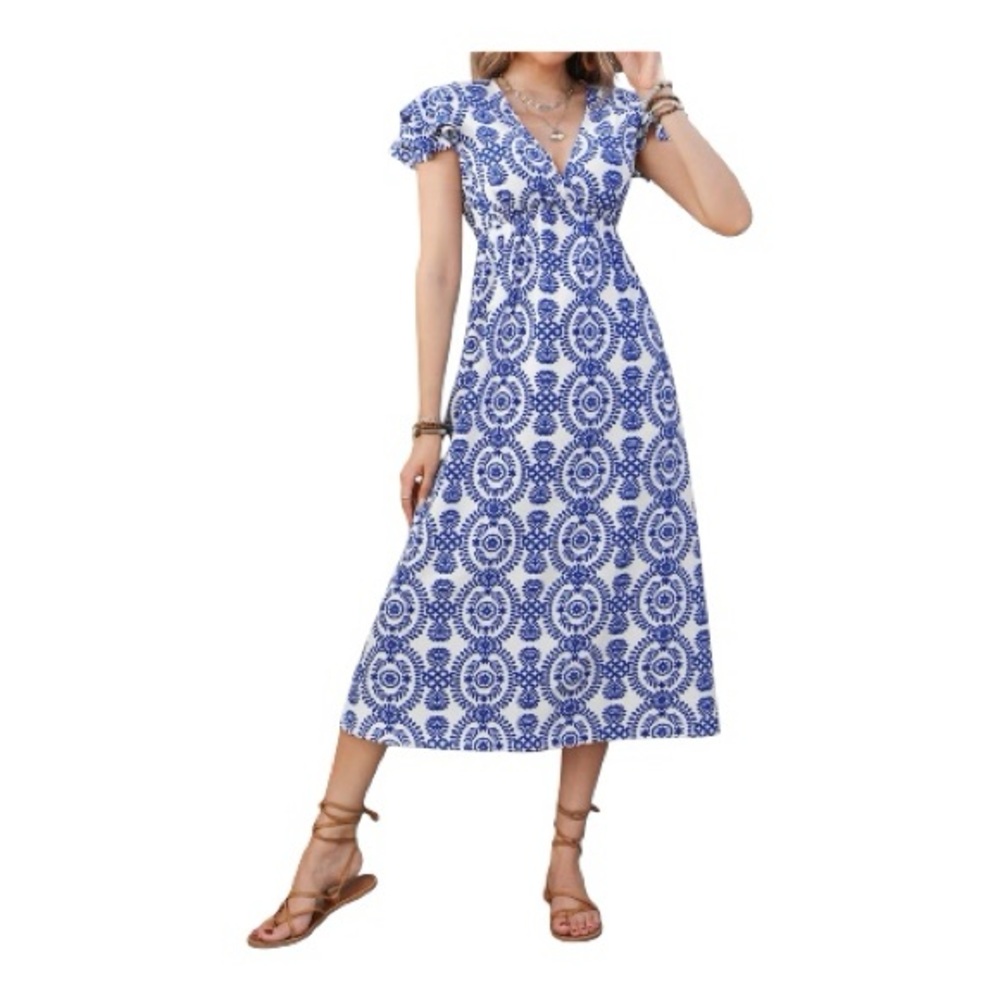 ♥️Cupshe♥️ Blue and White pattern maxi Dress, size (Med)